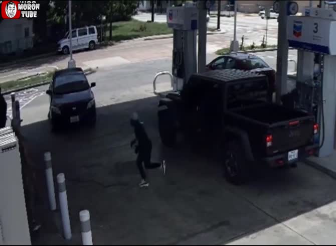 Video :Robbery and brutal attack in Texas following a bank withdrawal